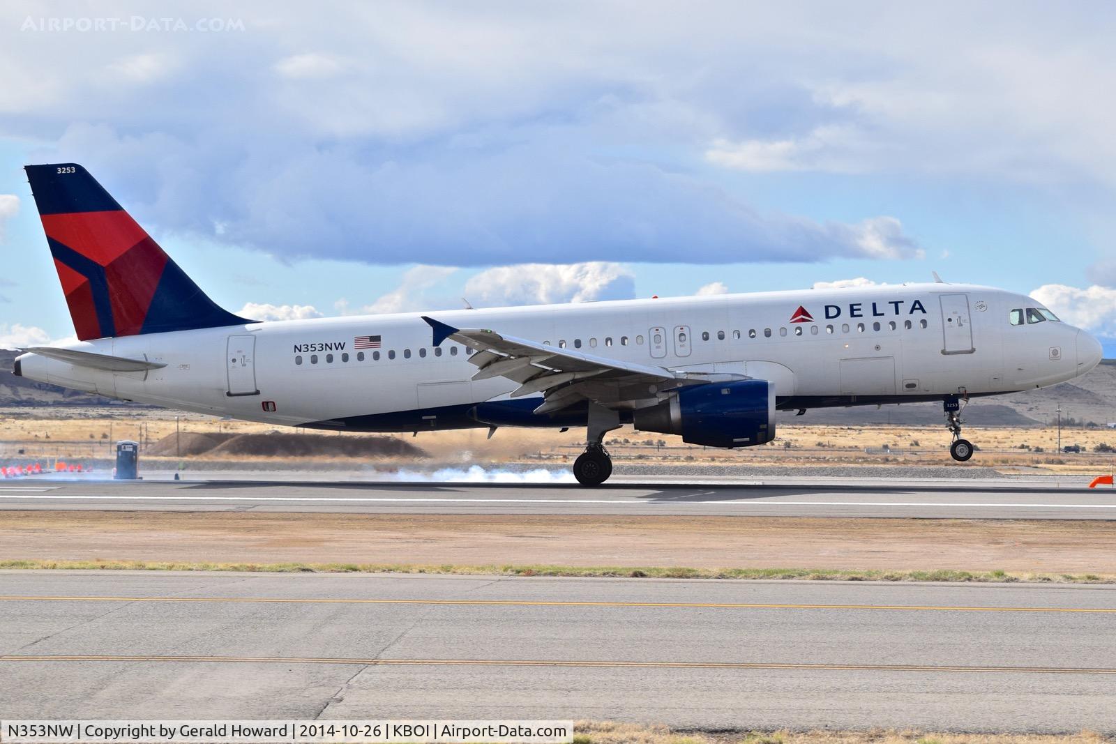 N353NW, 1998 Airbus A320-212 C/N 786, Touch down on RWY 28R.