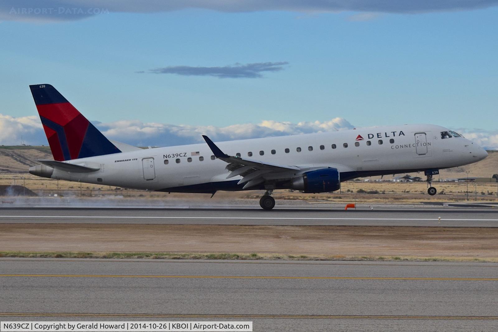 N639CZ, 2008 Embraer 175LR (ERJ-170-200LR) C/N 17000262, Touch down on RWY 28R.