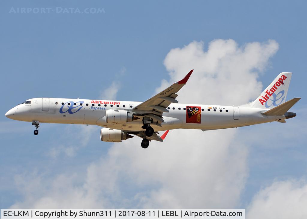 EC-LKM, 2011 Embraer 195LR (ERJ-190-200LR) C/N 19000425, Landing rwy 25R with additional special sticker