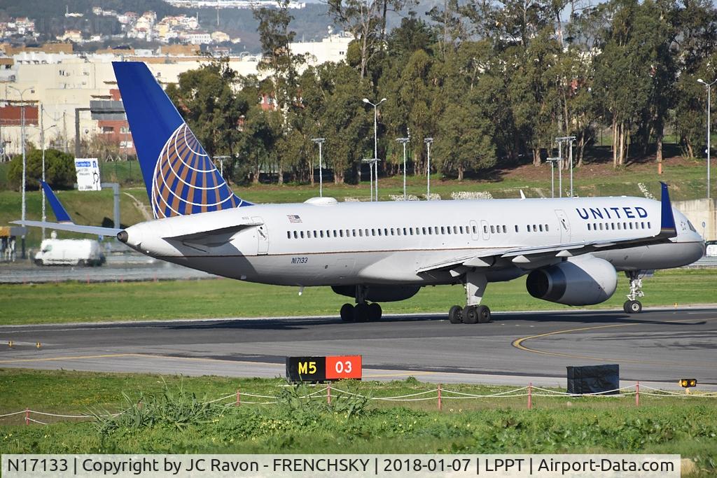 N17133, 1998 Boeing 757-224 C/N 29282, United Airlines departure to New York EWR