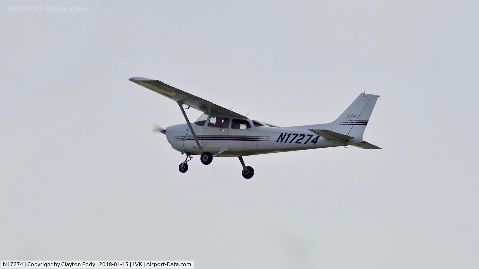 N17274, 1998 Cessna 172R C/N 17280353, Livermore Airport California 2018.