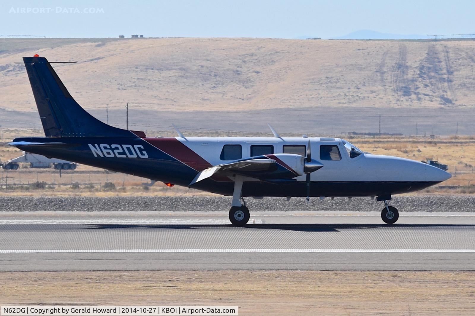 N62DG, 1982 Piper PA-60-602P Aerostar C/N 60-8265040, Landing RWY 28R.
