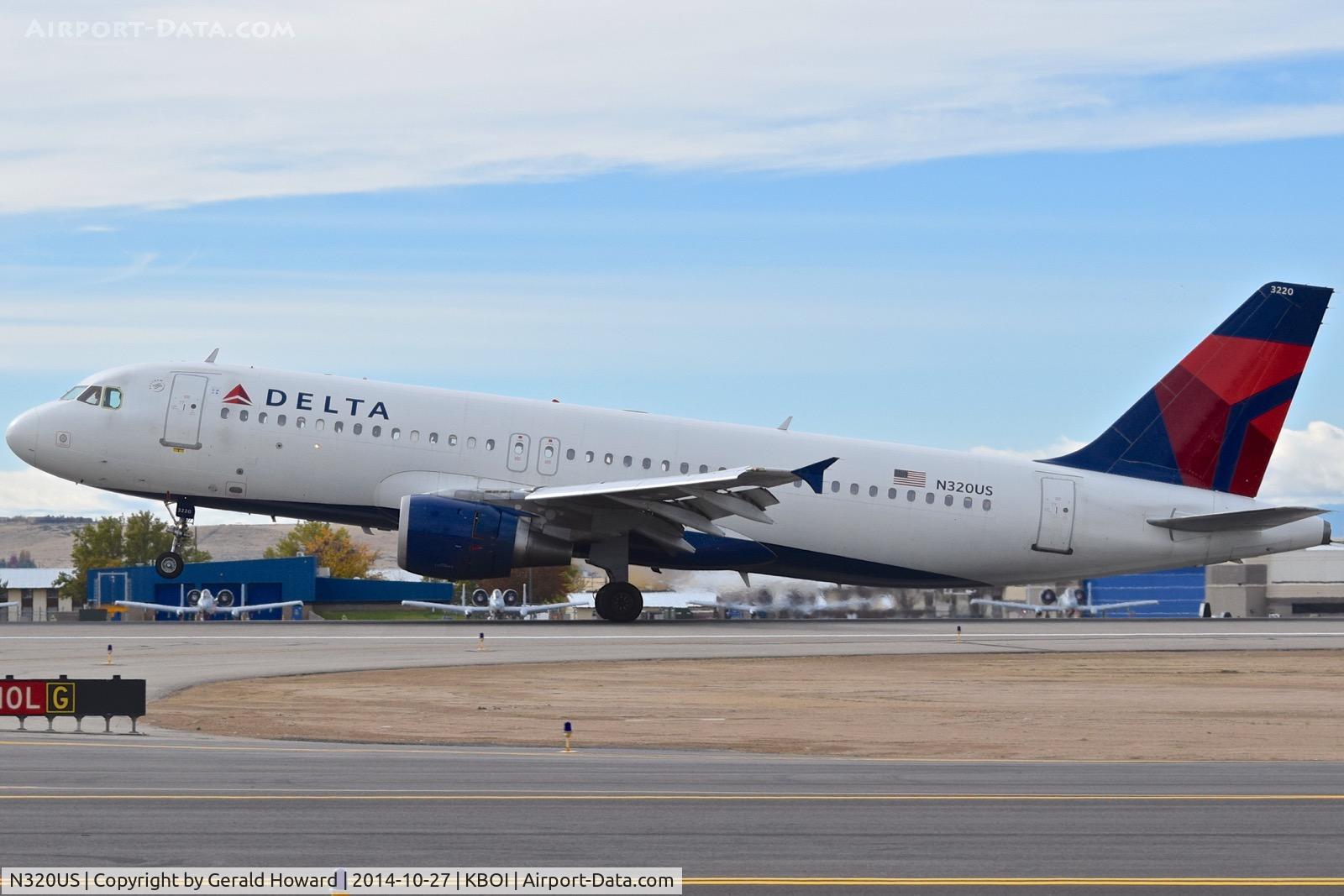 N320US, 1991 Airbus A320-211 C/N 213, Landing RWY 10L.