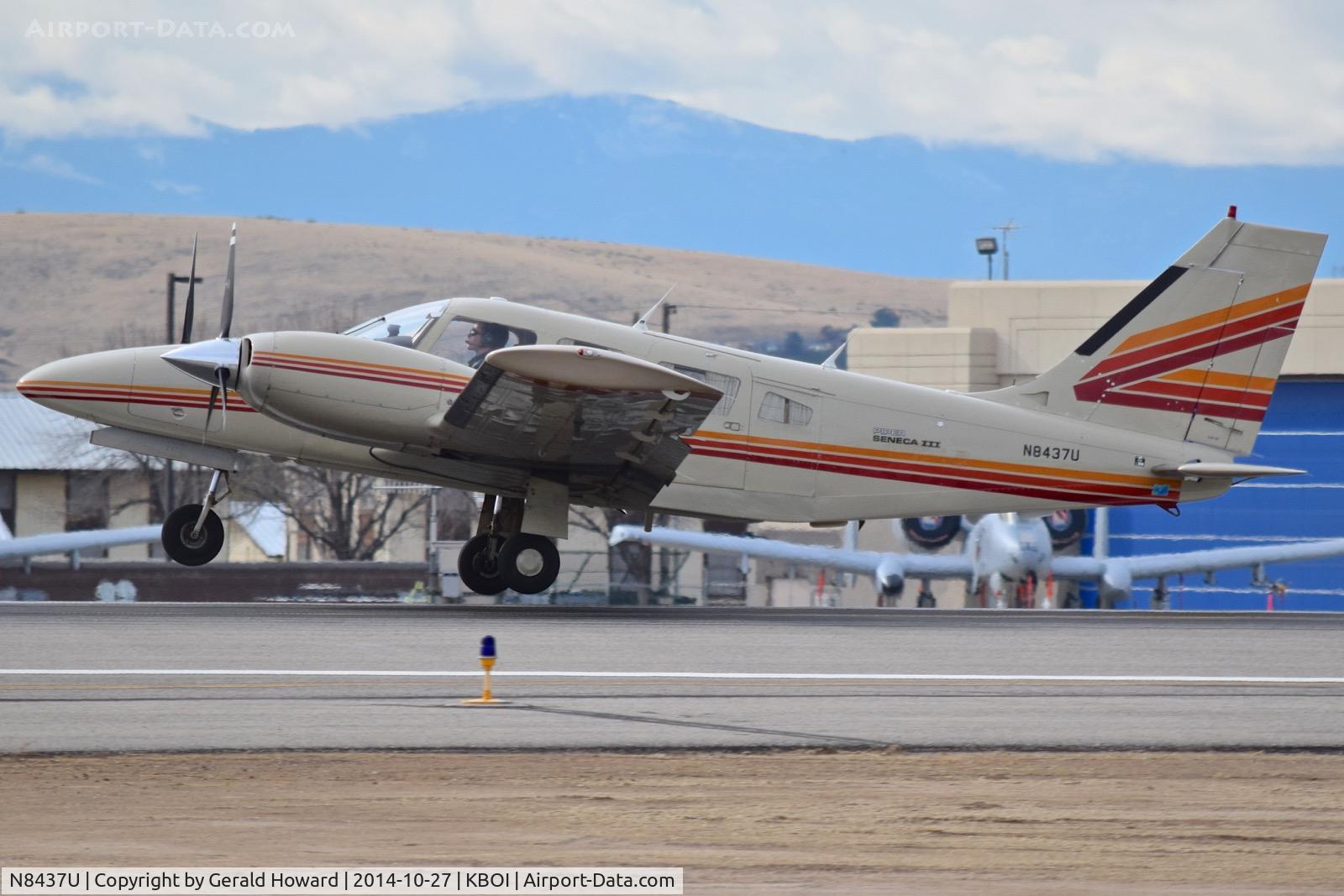 N8437U, 1981 Piper PA-34-220T Seneca C/N 34-8133235, Landing roll out on RWY 10L.