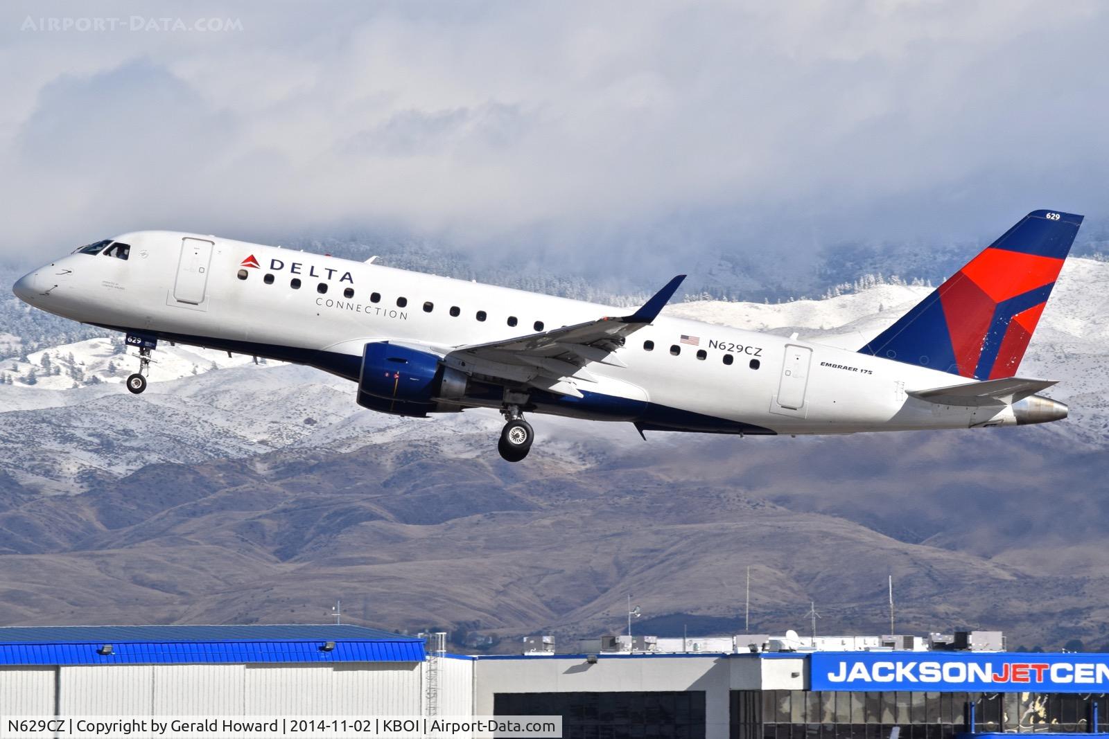 N629CZ, 2008 Embraer 175LR (ERJ-170-200LR) C/N 17000236, Take off from RWY 28R.
