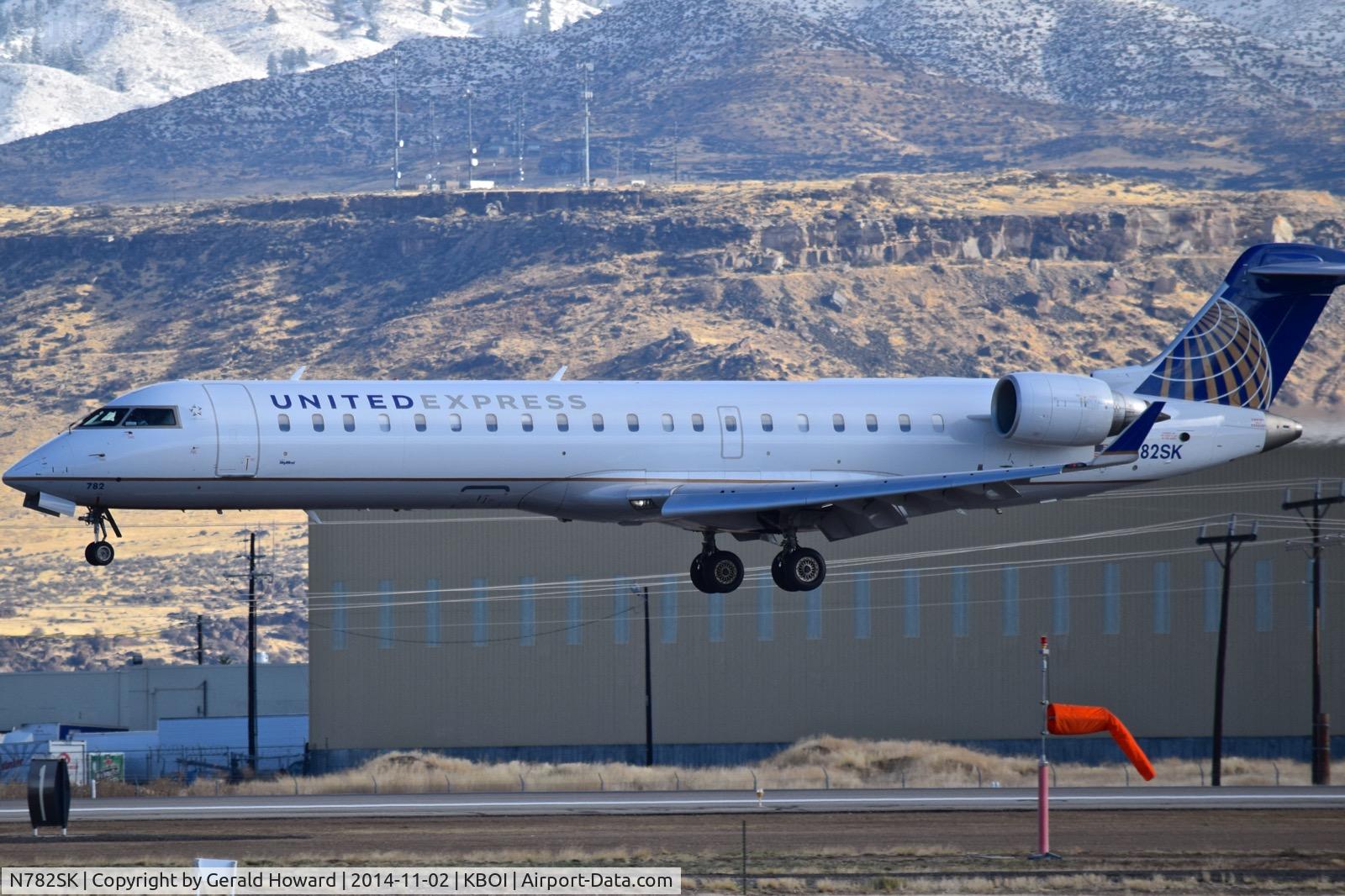 N782SK, Bombardier CRJ-701ER (CL-600-2C10) Regional Jet C/N 10278, Landing RWY 28R.