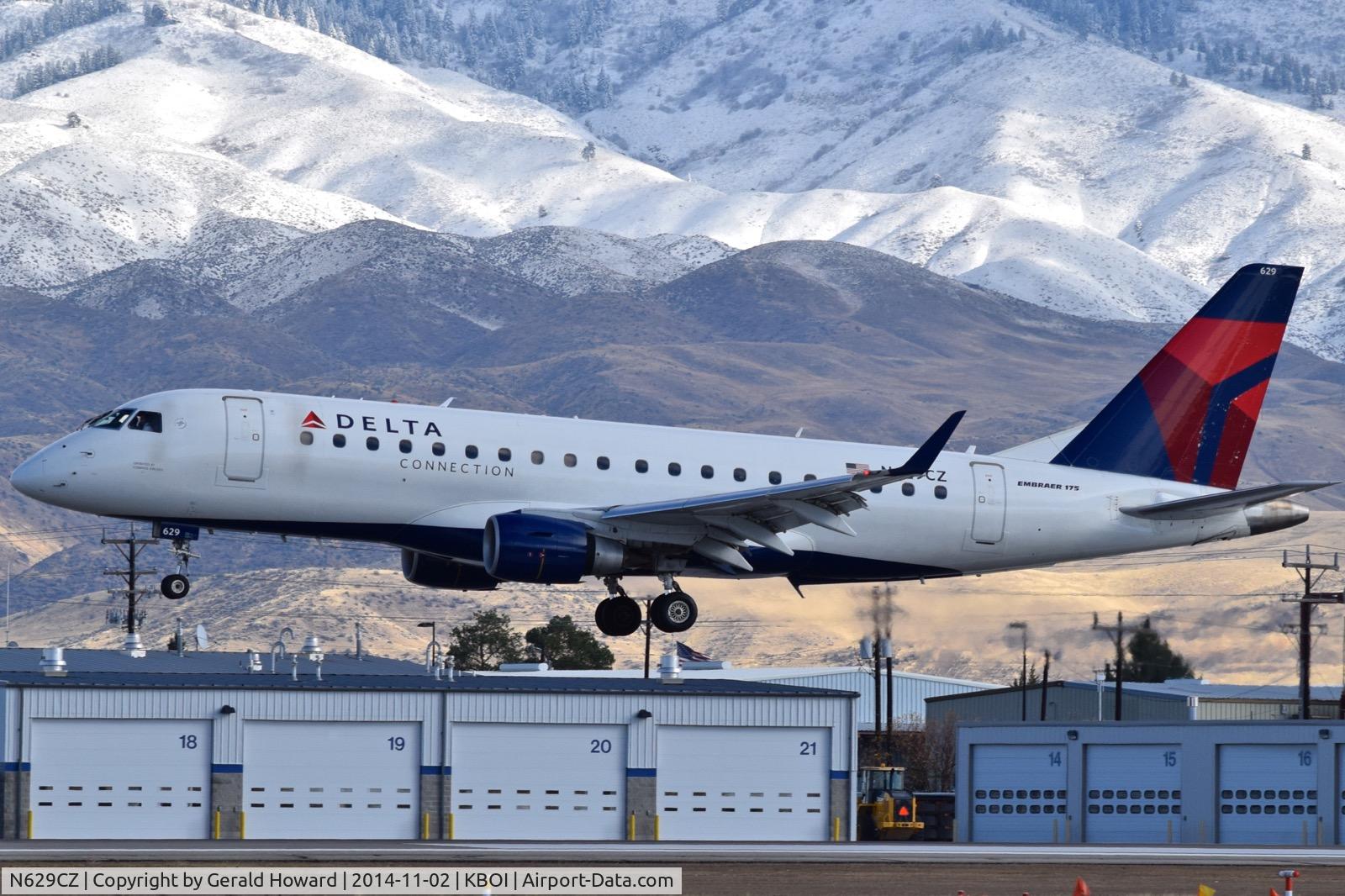 N629CZ, 2008 Embraer 175LR (ERJ-170-200LR) C/N 17000236, Landing RWY 28R.
