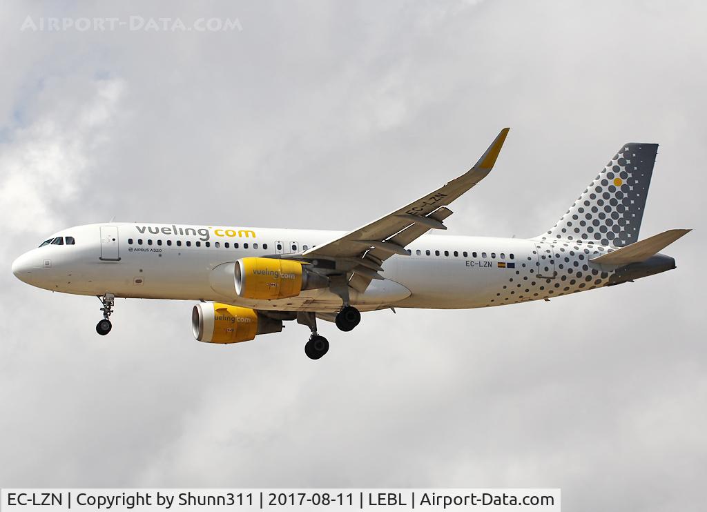 EC-LZN, 2013 Airbus A320-214 C/N 5925, Landing rwy 25R
