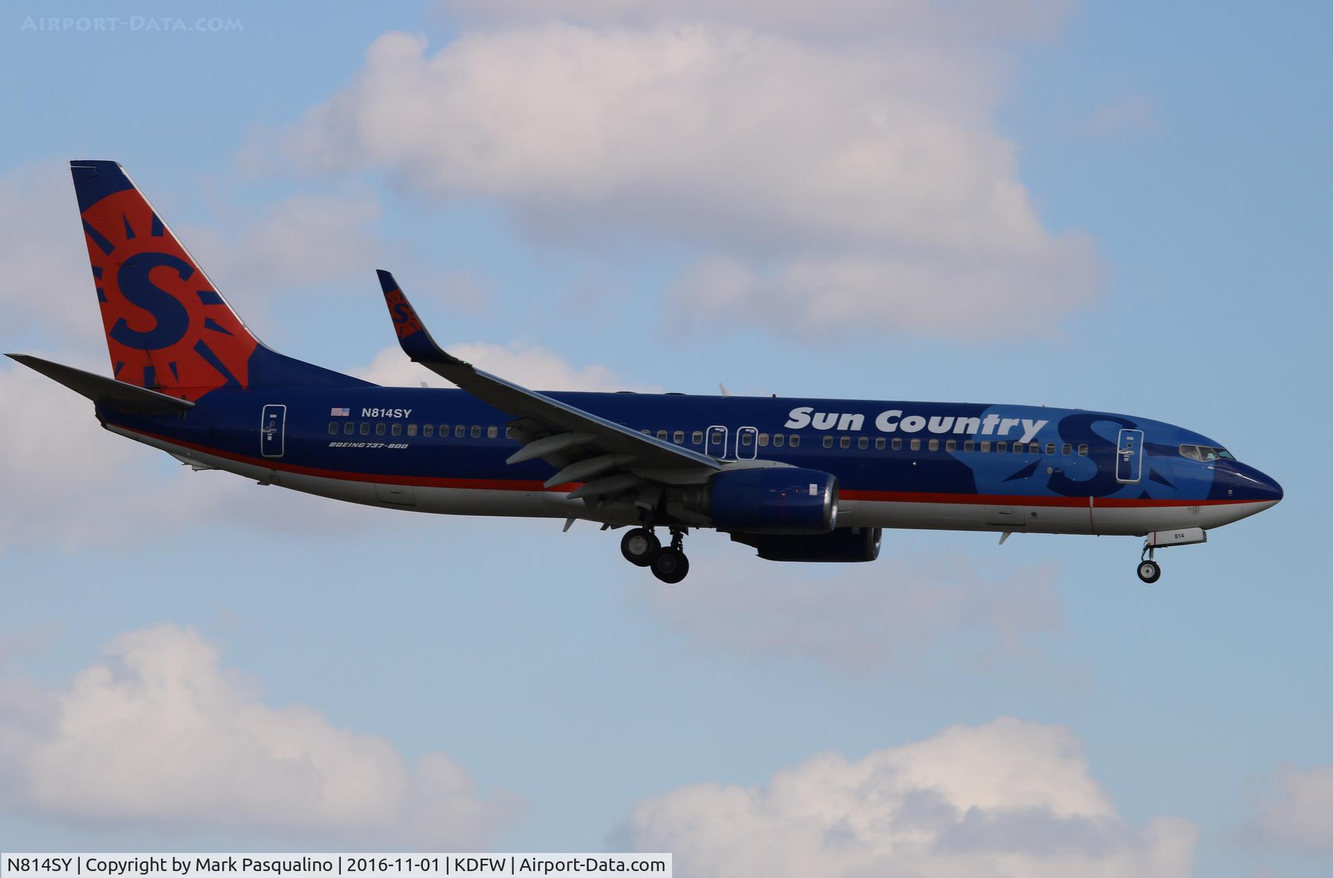 N814SY, 2001 Boeing 737-8BK C/N 30620, Boeing 737-800