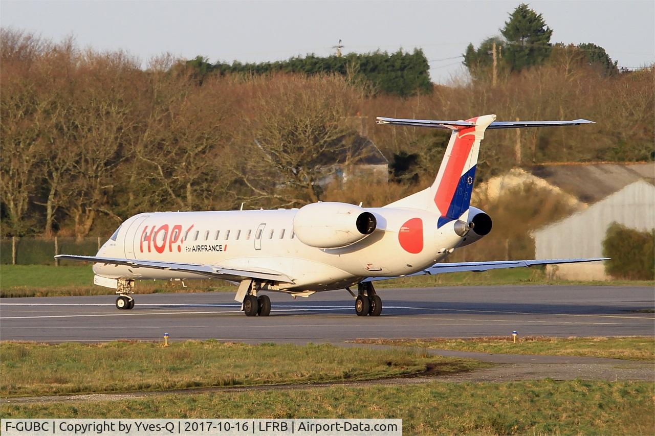 F-GUBC, 2002 Embraer ERJ-145LR (EMB-145LR) C/N 145556, Embraer ERJ-145LR, Lining up rwy 25L, Brest-Bretagne airport (LFRB-BES)