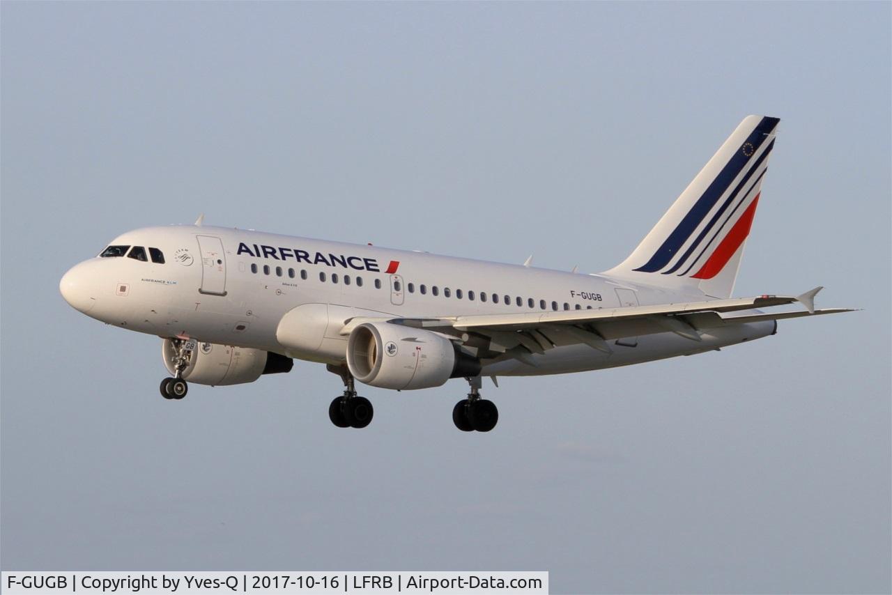 F-GUGB, 2003 Airbus A318-111 C/N 2059, Airbus A318-111, Short approach rwy 25L, Brest-Bretagne airport (LFRB-BES)