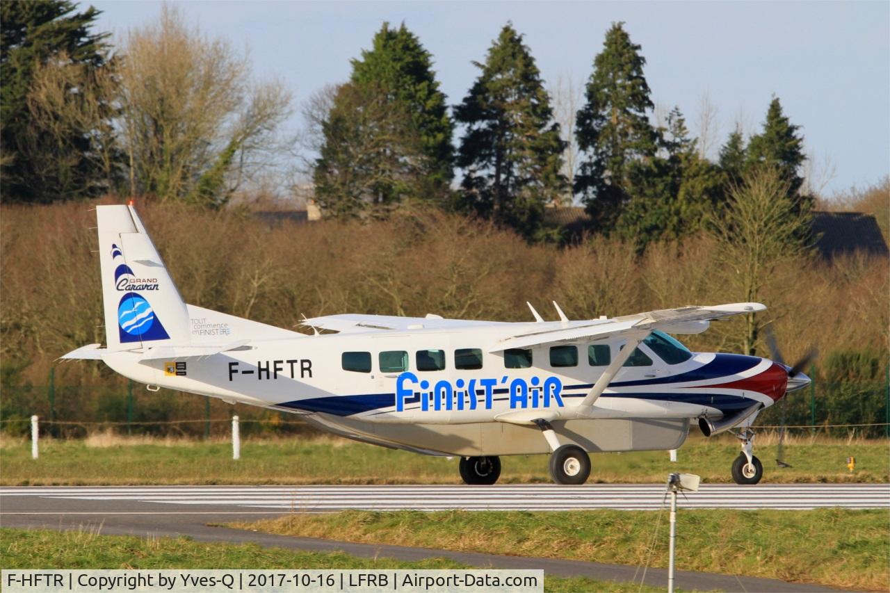 F-HFTR, 2008 Cessna 208B Grand Caravan C/N 208B-2041, Cessna 208B Grand Caravan, Taxiing to holding point rwy 25L, Brest-Bretagne airport (LFRB-BES)