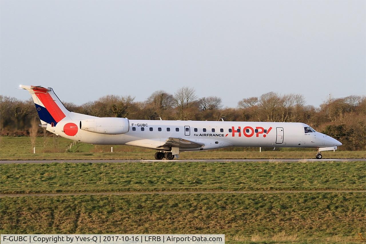 F-GUBC, 2002 Embraer ERJ-145LR (EMB-145LR) C/N 145556, Embraer ERJ-145LR, Taxiing to holding point rwy 25L, Brest-Bretagne airport (LFRB-BES)