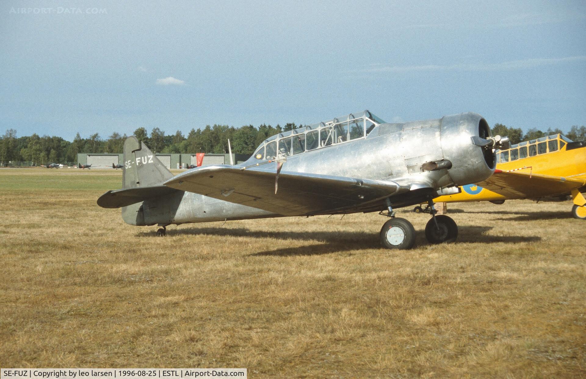 SE-FUZ, 1943 Noorduyn AT-16 Harvard II C/N 14-526, Ljungbyhed F.5 Air Base 25.8.1996