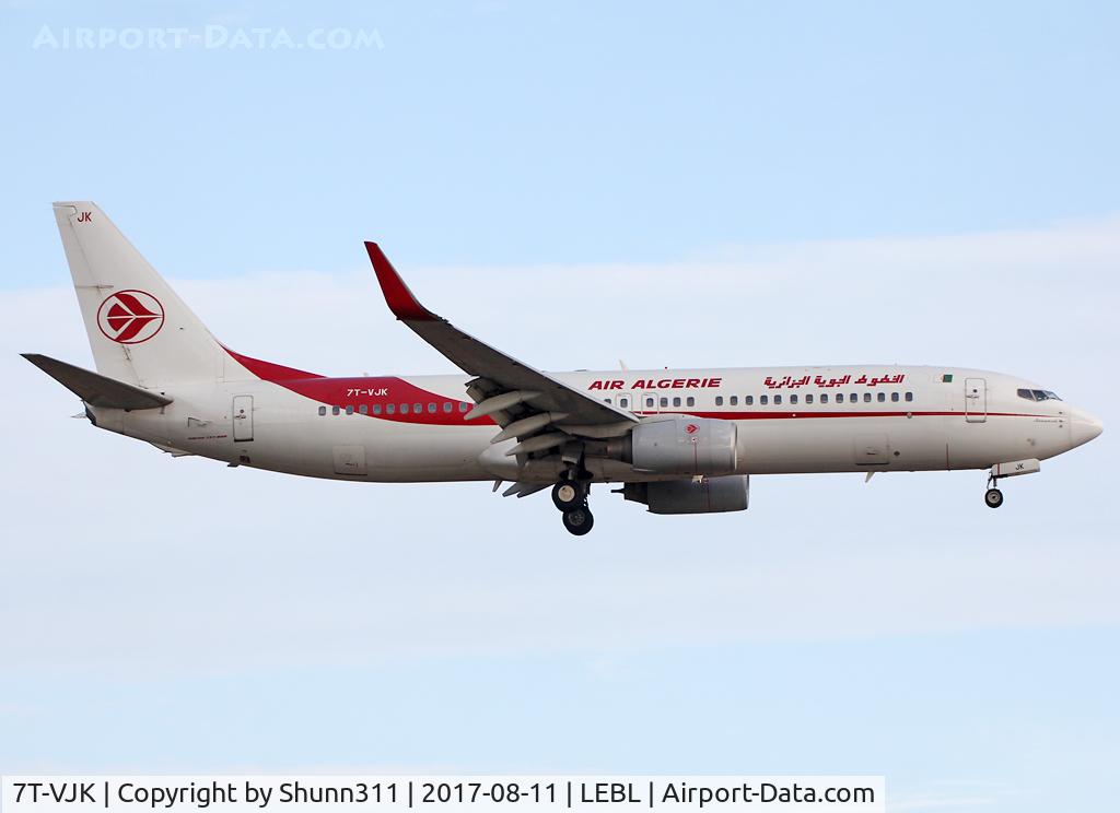 7T-VJK, 2000 Boeing 737-8D6 C/N 30203, Landing rwy 25R with winglets mounted