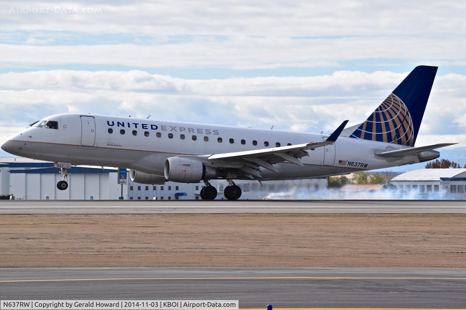 N637RW, 2004 Embraer 170SE (ERJ-170-100SE) C/N 17000051, Landing RWY 10L.