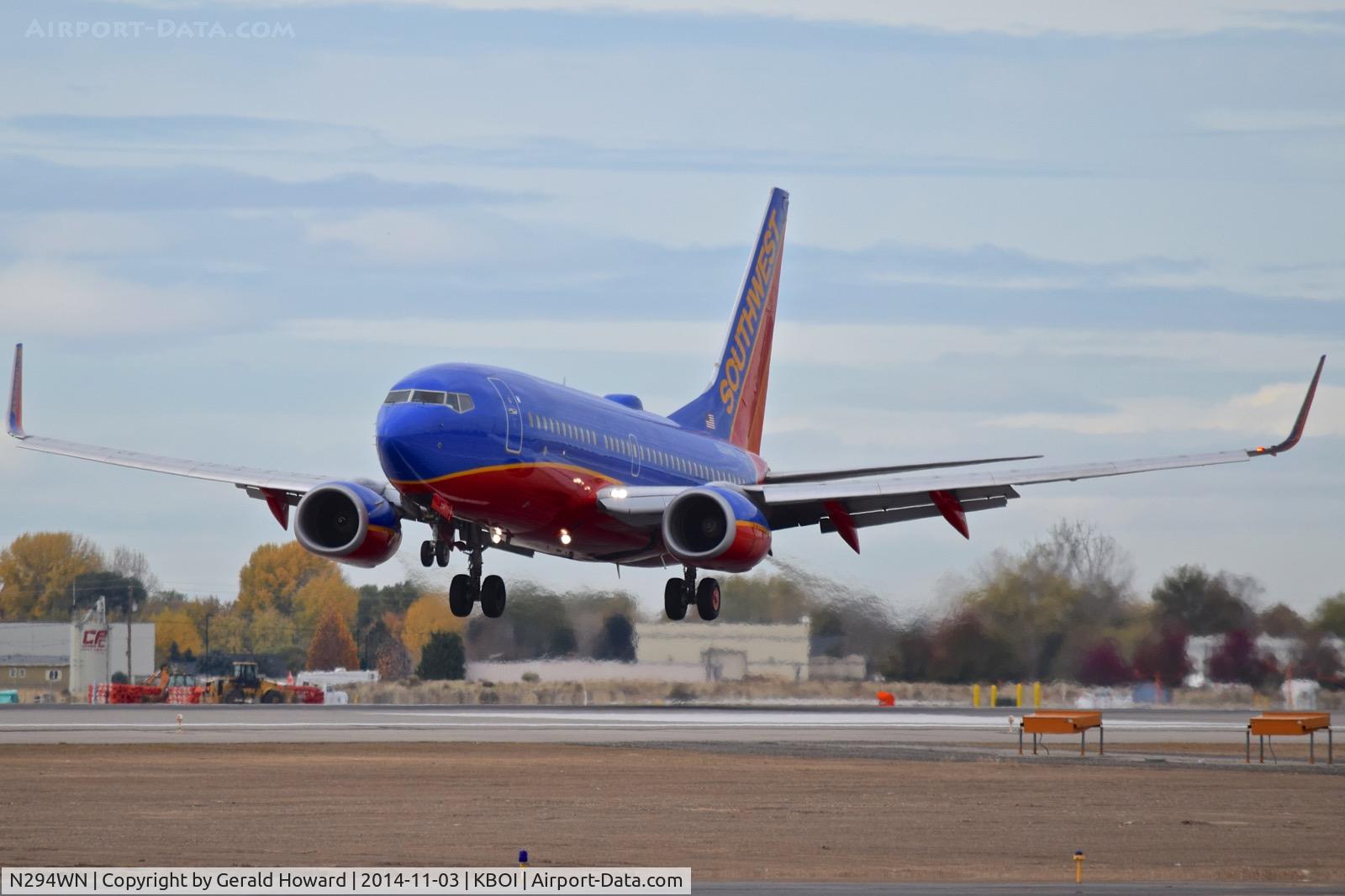 N294WN, 2007 Boeing 737-7H4 C/N 32540, Landing RWY 10L.