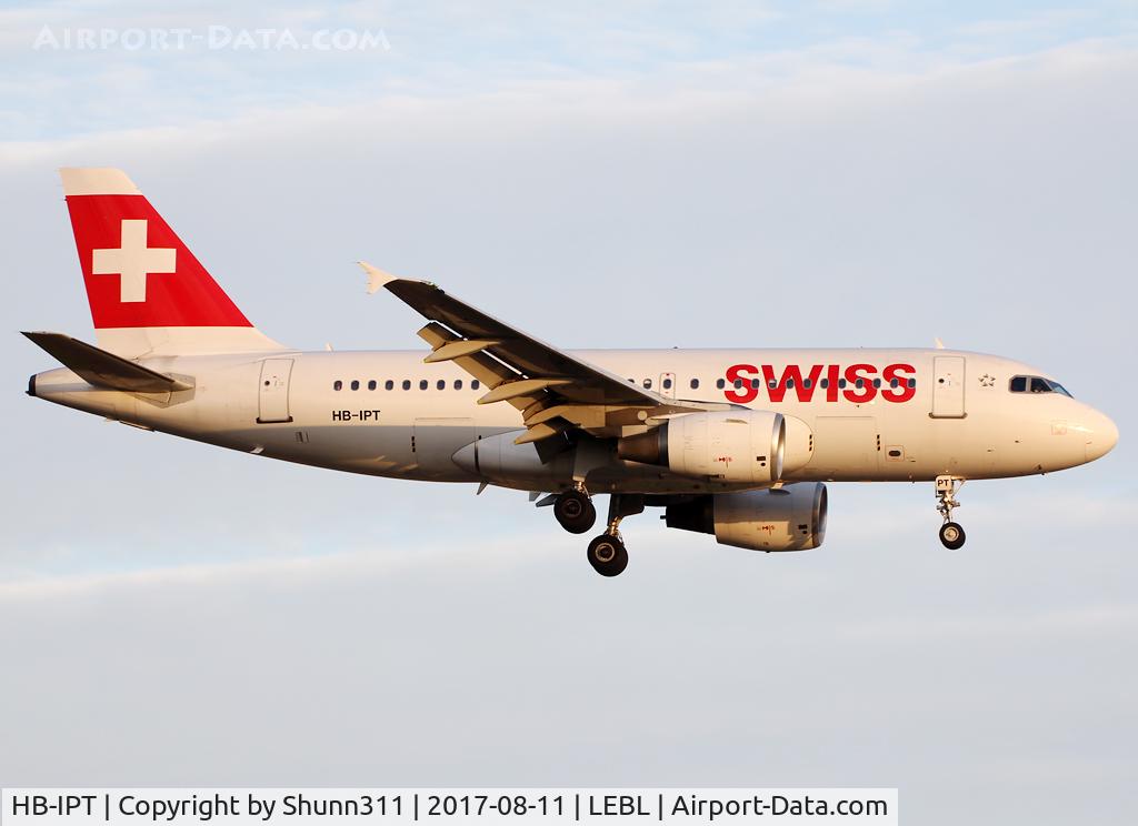 HB-IPT, 1997 Airbus A319-112 C/N 727, Landing rwy 25R with new titles
