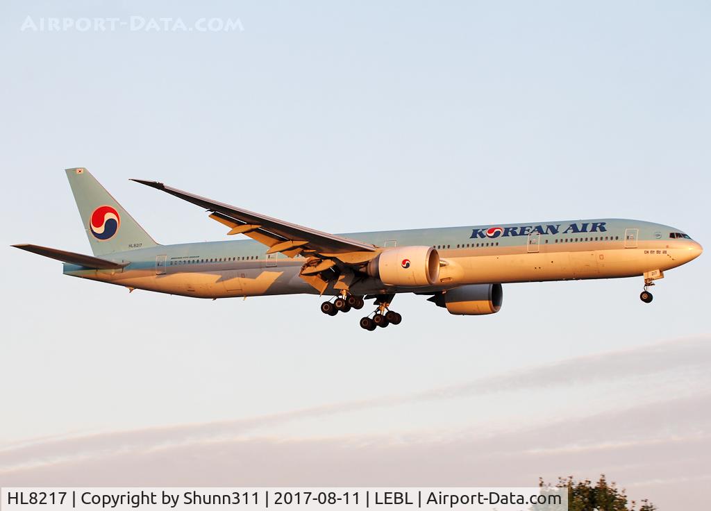 HL8217, 2011 Boeing 777-3B5/ER C/N 37648, Landing rwy 25R