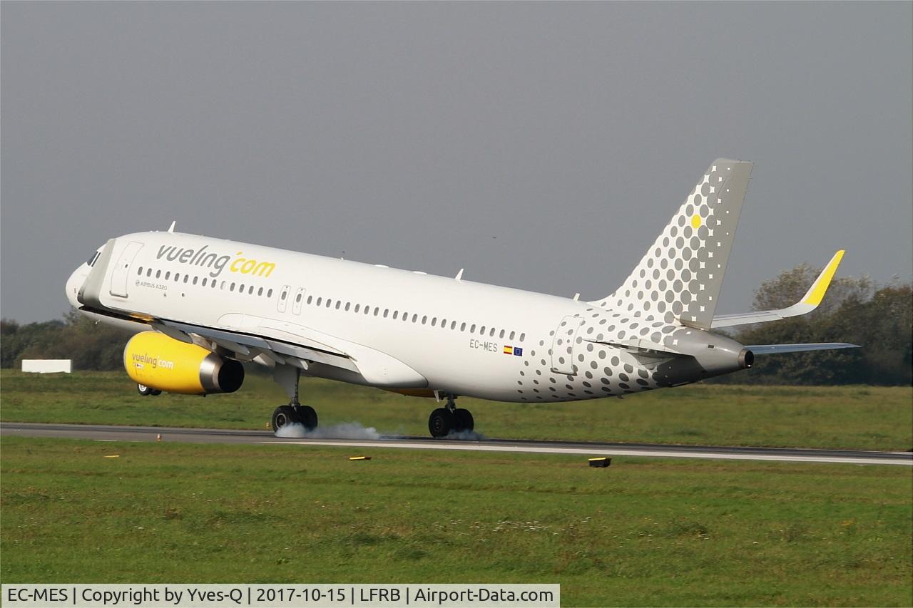 EC-MES, 2015 Airbus A320-232 C/N 6518, Airbus A320-232, Landing rwy 25L, Brest-Bretagne airport (LFRB-BES)