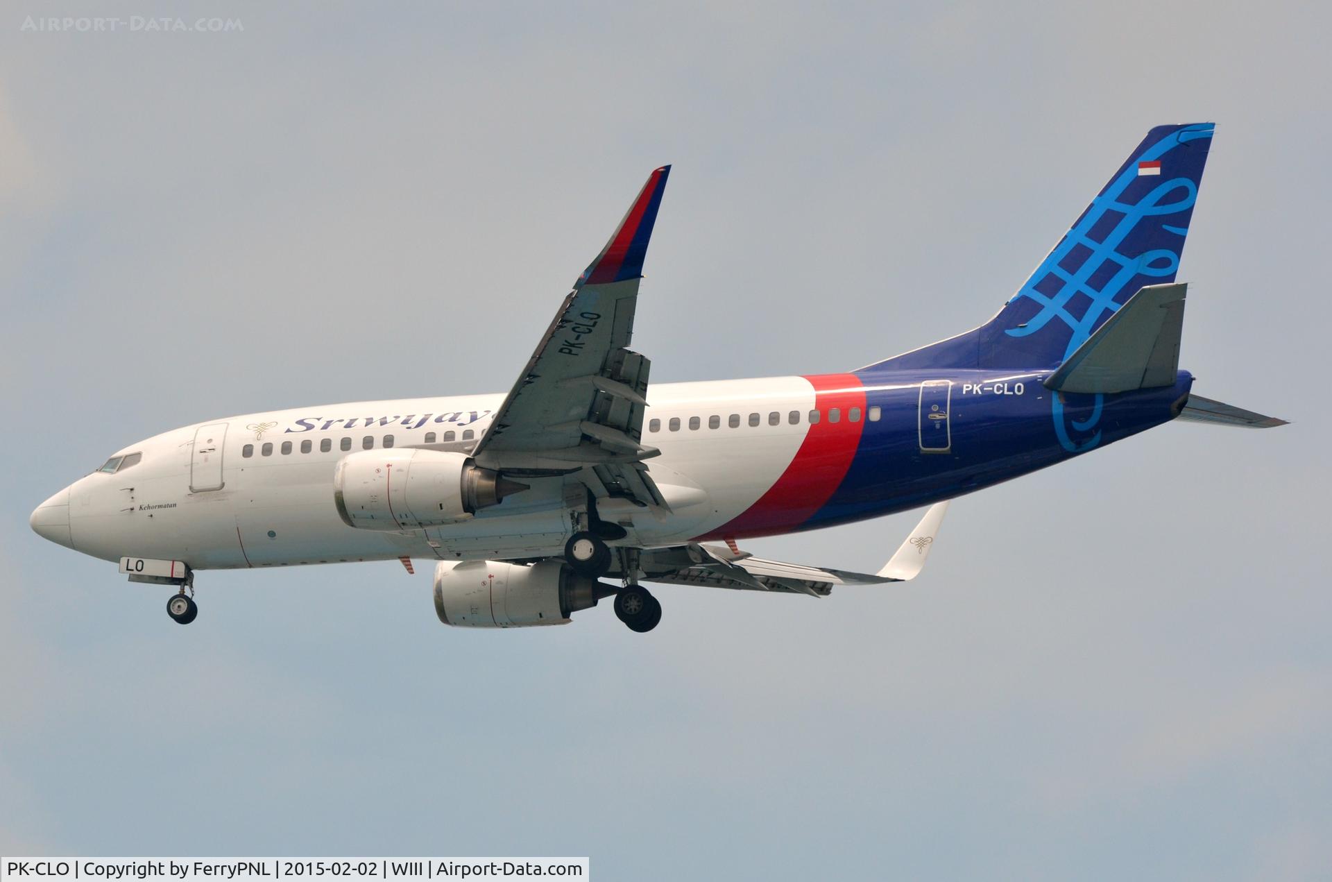PK-CLO, 1994 Boeing 737-524 C/N 27334, B735 landing