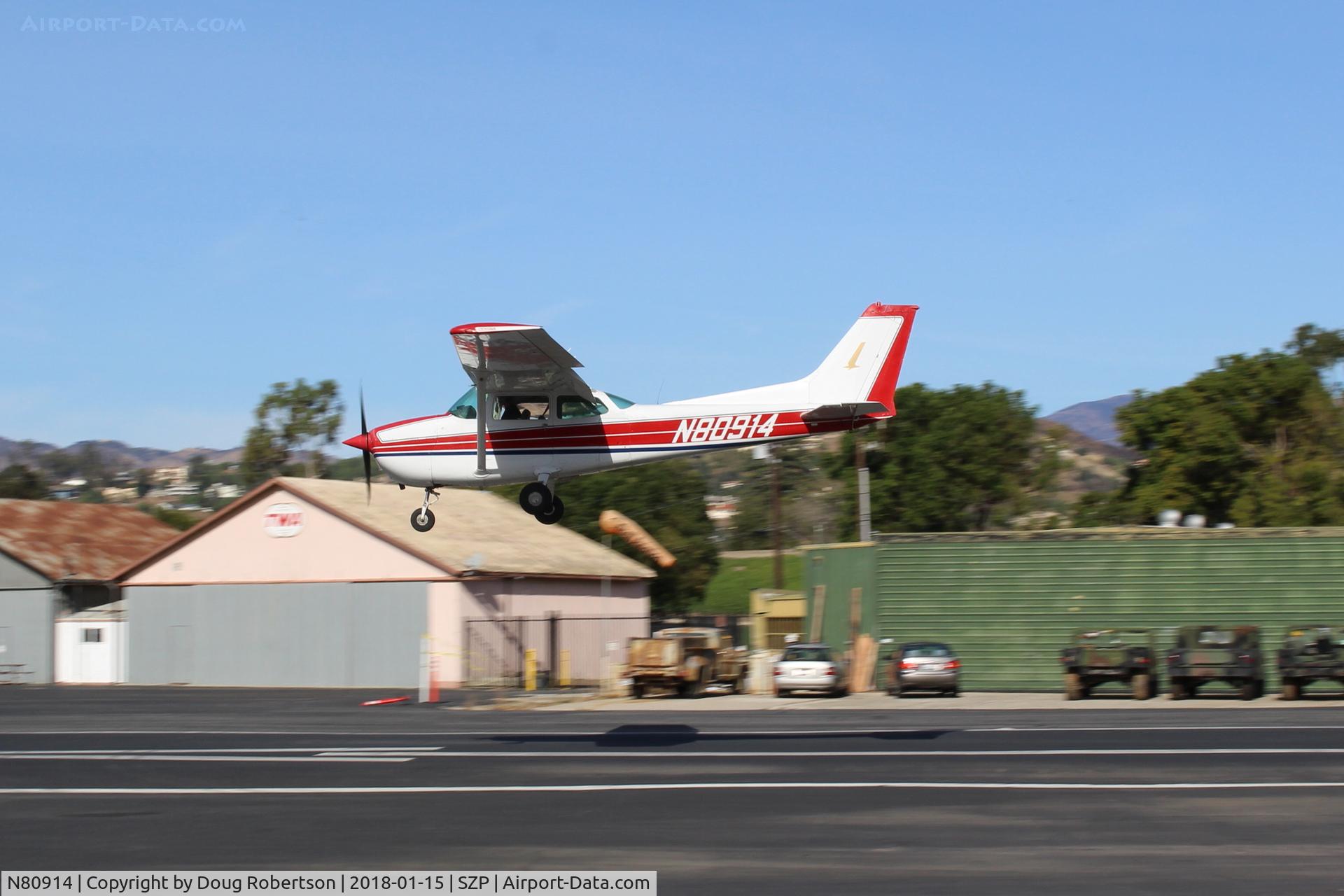 N80914, 1976 Cessna 172M C/N 17266799, 1976 Cessna 172M SKYHAWK, Lycoming O-320-E2D 150 Hp, on final Rwy 22