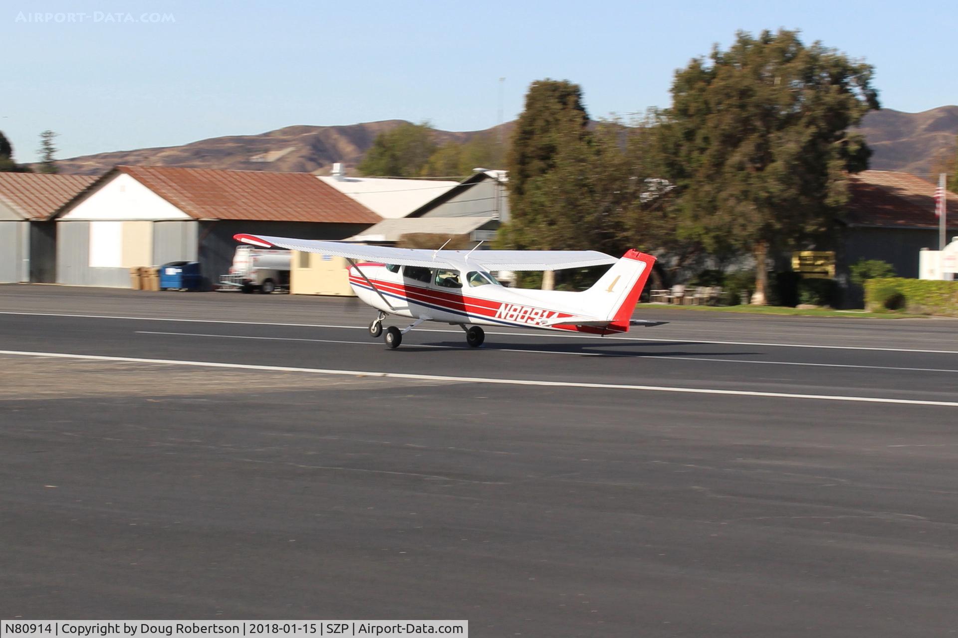 N80914, 1976 Cessna 172M C/N 17266799, 1976 Cessna 172M SKYHAWK, Lycoming O-320-E2D 150 Hp, landing roll Rwy 22