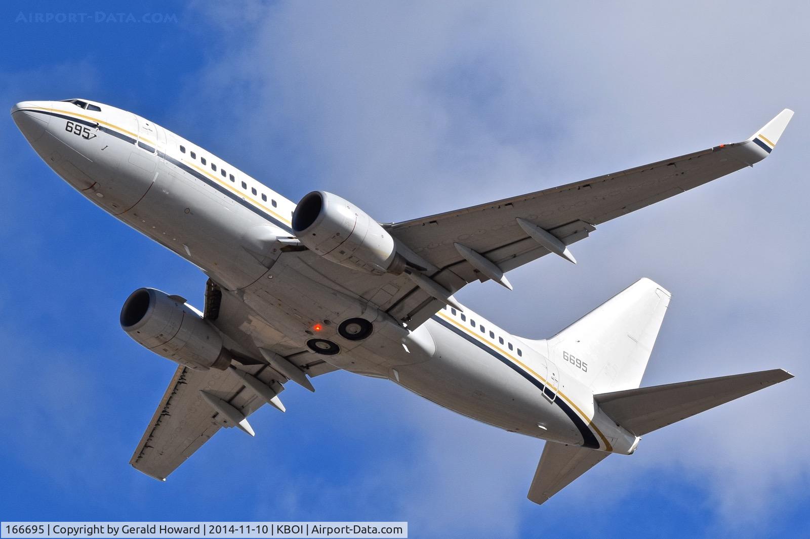 166695, 2010 Boeing C-40A Clipper C/N 40574, Climb out from RWY 28L.