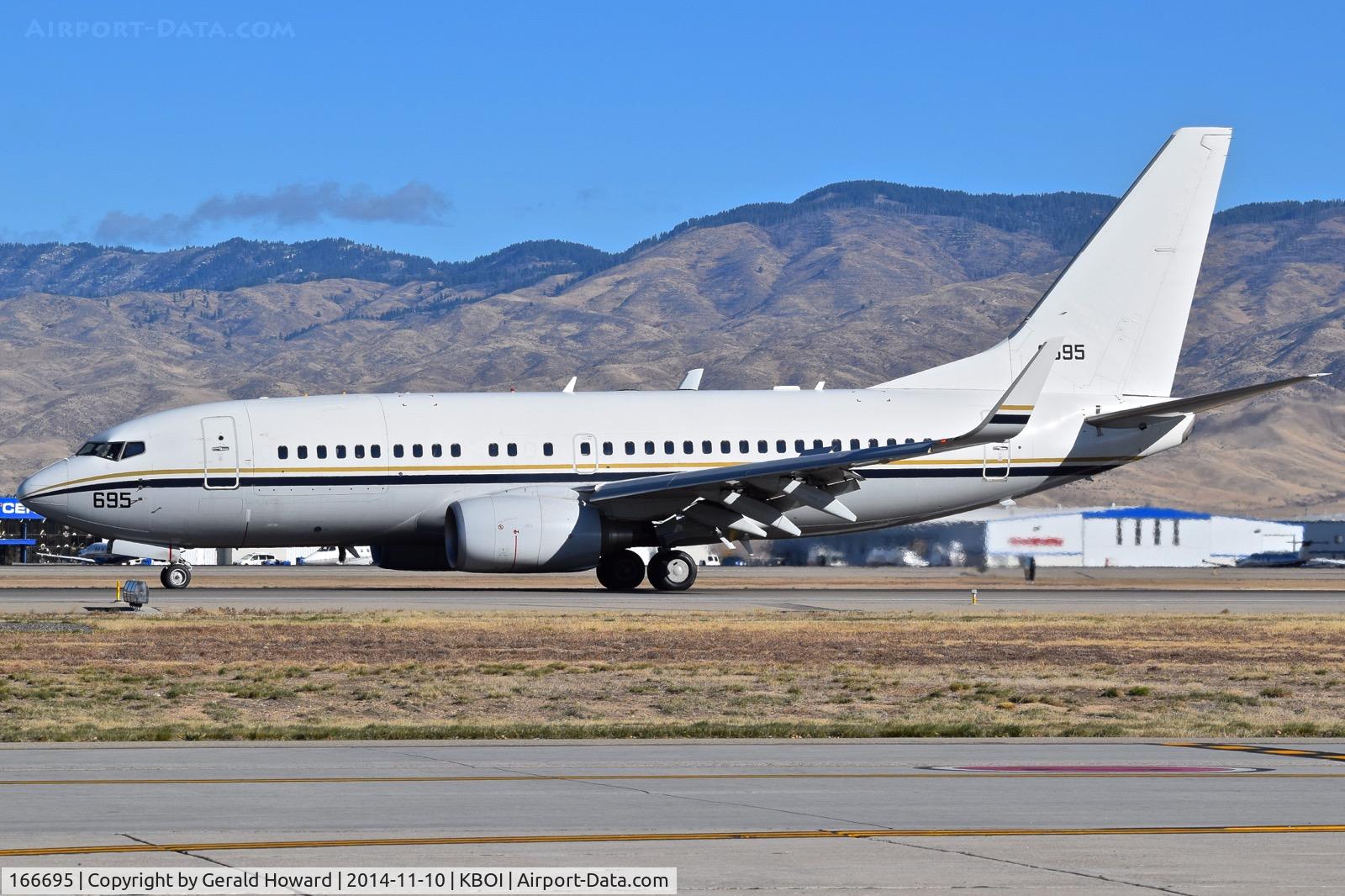 166695, 2010 Boeing C-40A Clipper C/N 40574, Landing roll out on RWY 28L.