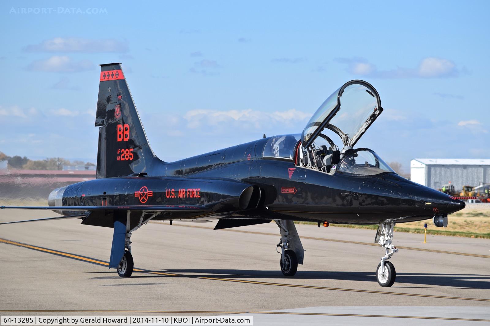 64-13285, 1964 Northrop T-38A Talon C/N N.5714, Departing the sough GA ramp. 9th Recon Wing, Beale AFB, CA.