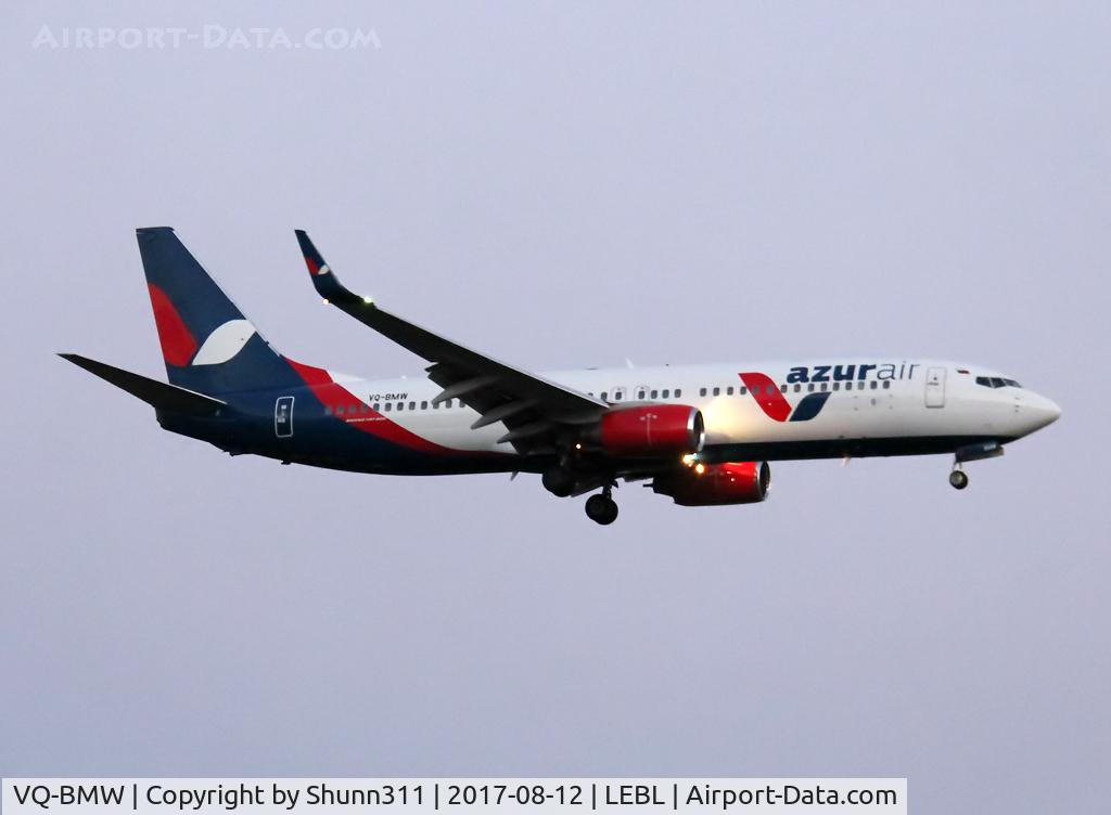 VQ-BMW, 2001 Boeing 737-86J C/N 32625, Landing rwy 02
