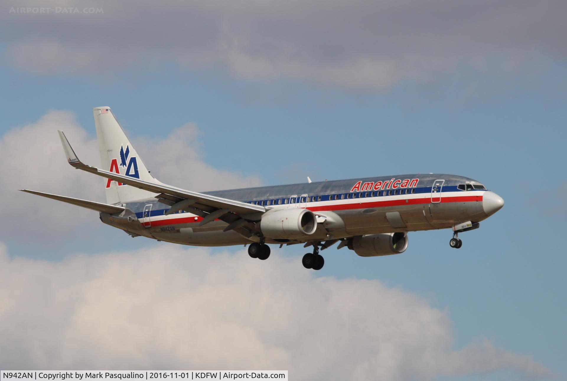 N942AN, 2000 Boeing 737-823 C/N 30084, Boeing 737-800