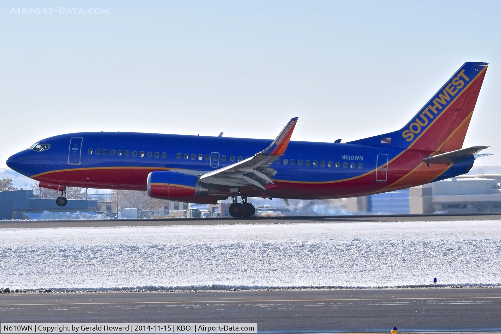 N610WN, 1995 Boeing 737-3H4 C/N 27696, Touch down on RWY 10L.