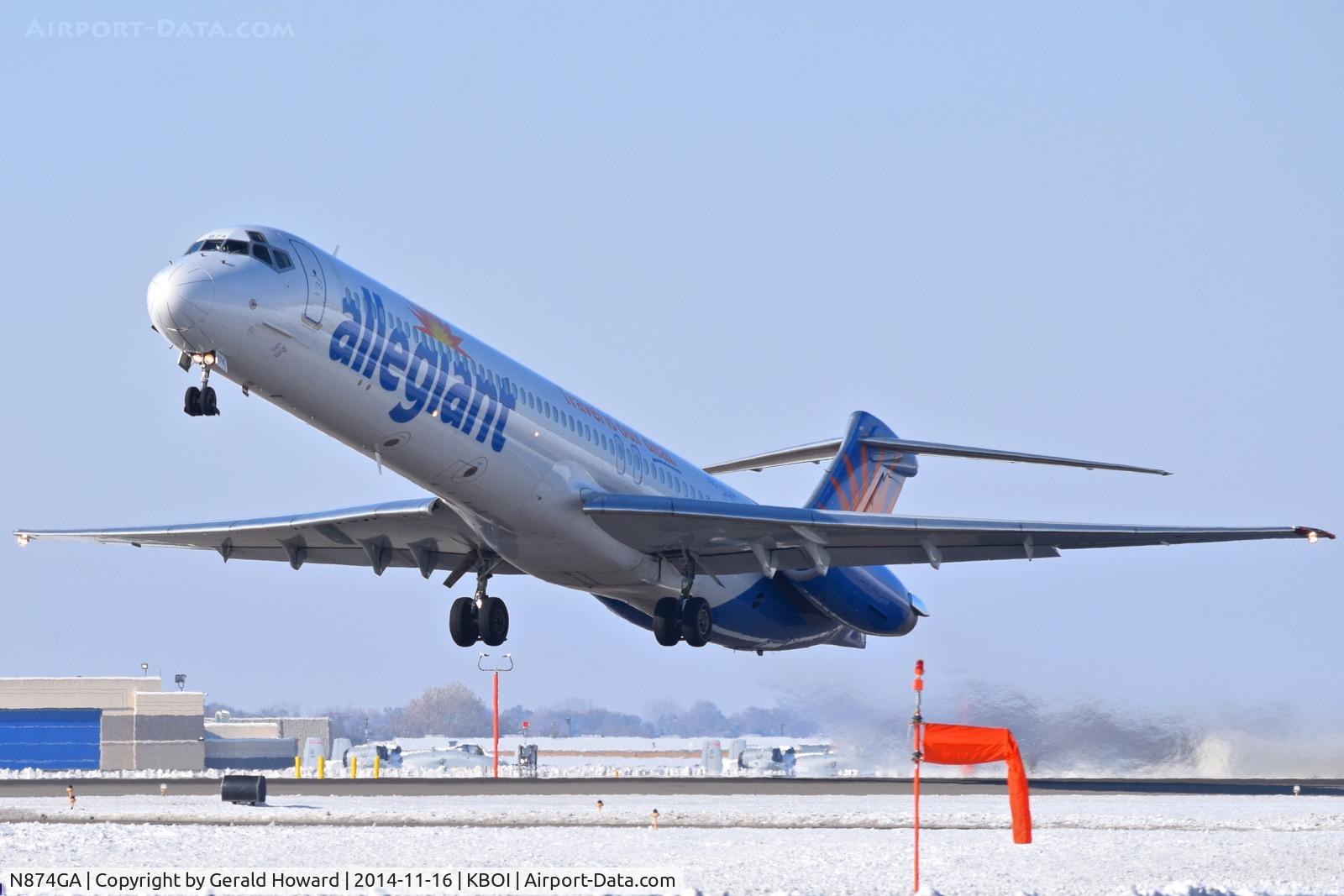 N874GA, 1987 McDonnell Douglas MD-83 (DC-9-83) C/N 49643, Take off from RWY 10L.