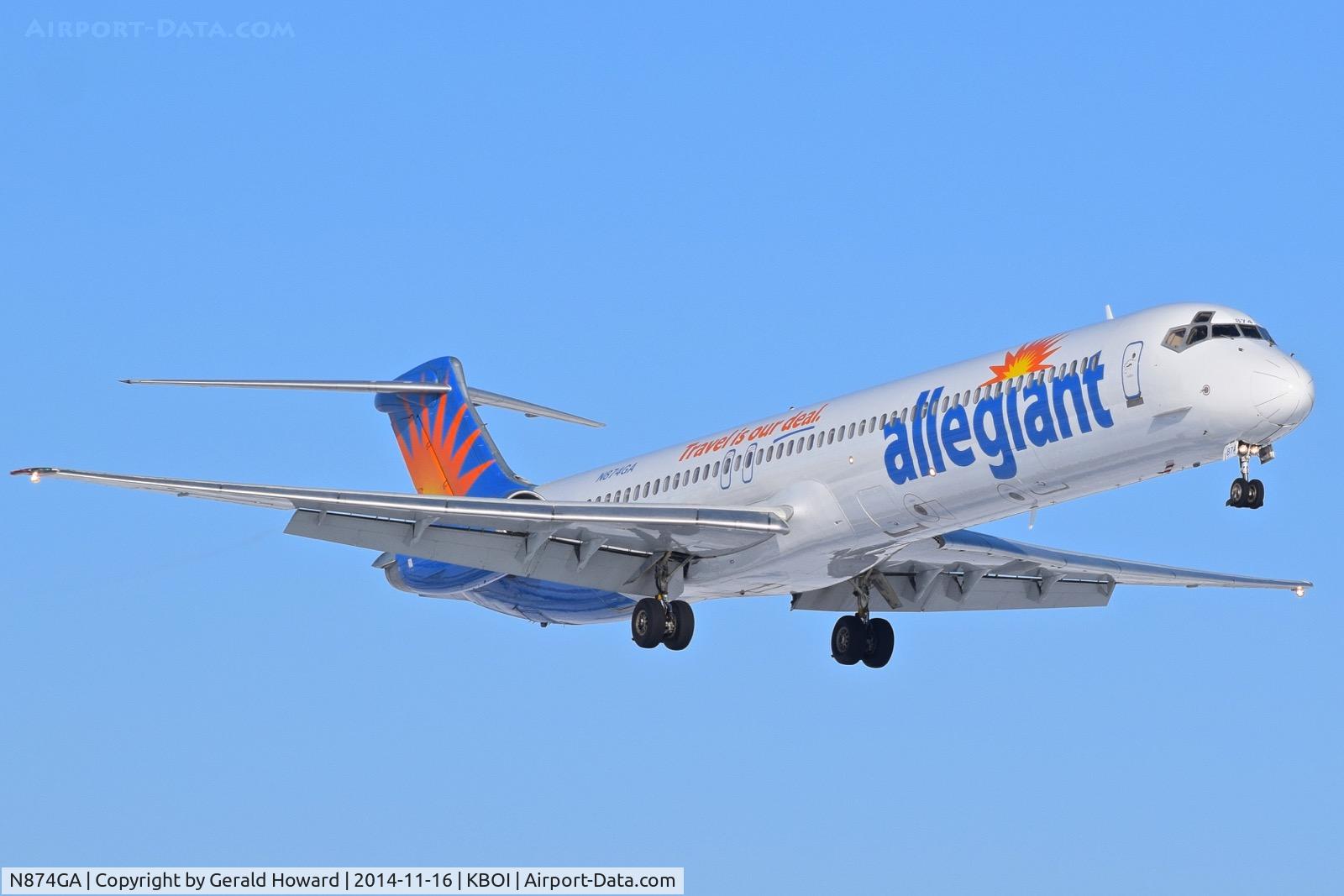 N874GA, 1987 McDonnell Douglas MD-83 (DC-9-83) C/N 49643, Approach to RWY 10L.