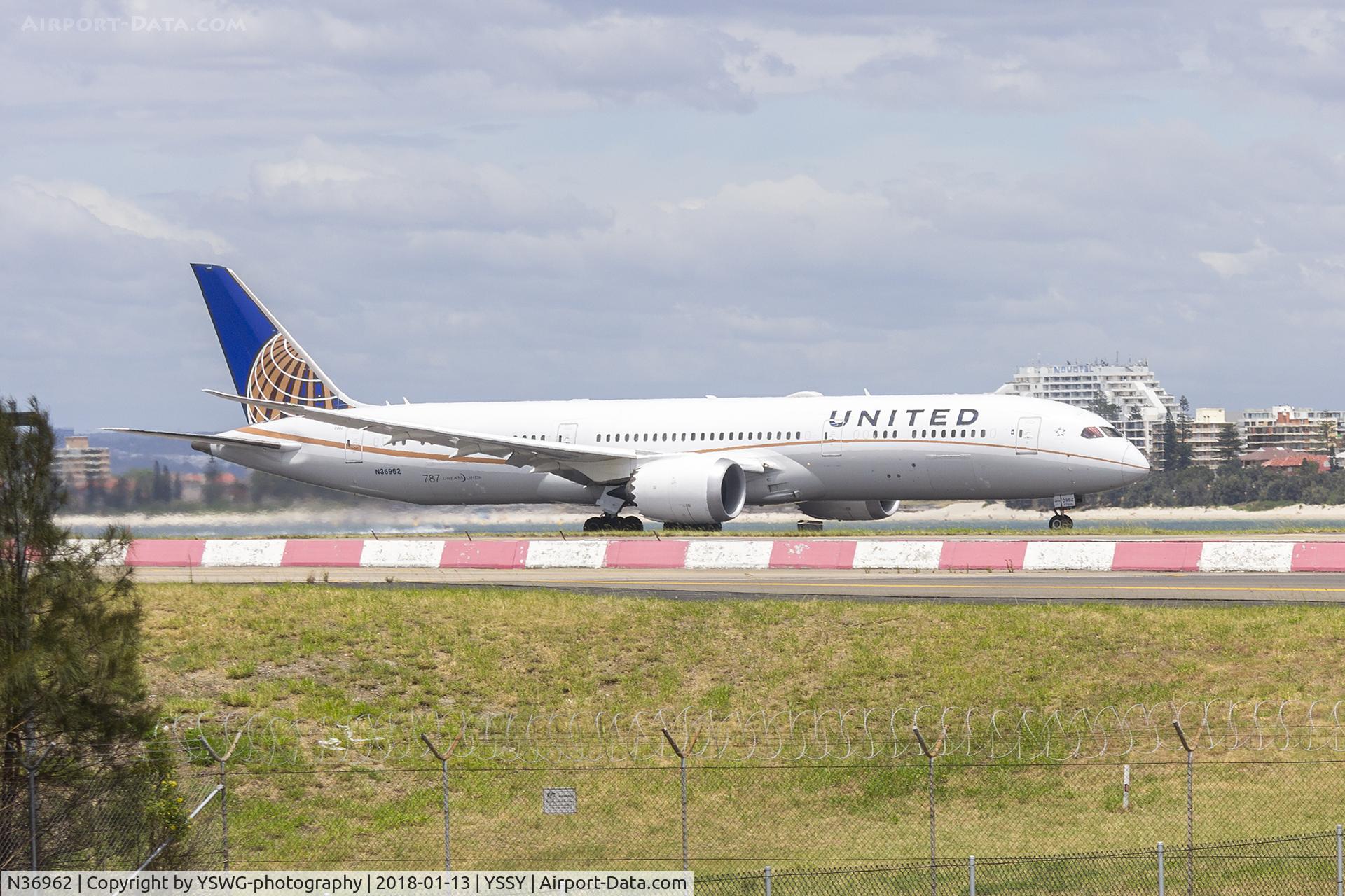 N36962, 2015 Boeing 787-9 Dreamliner C/N 35880, United Airlines (N36962) Boeing 787-9 Dreamliner departing Sydney Airport