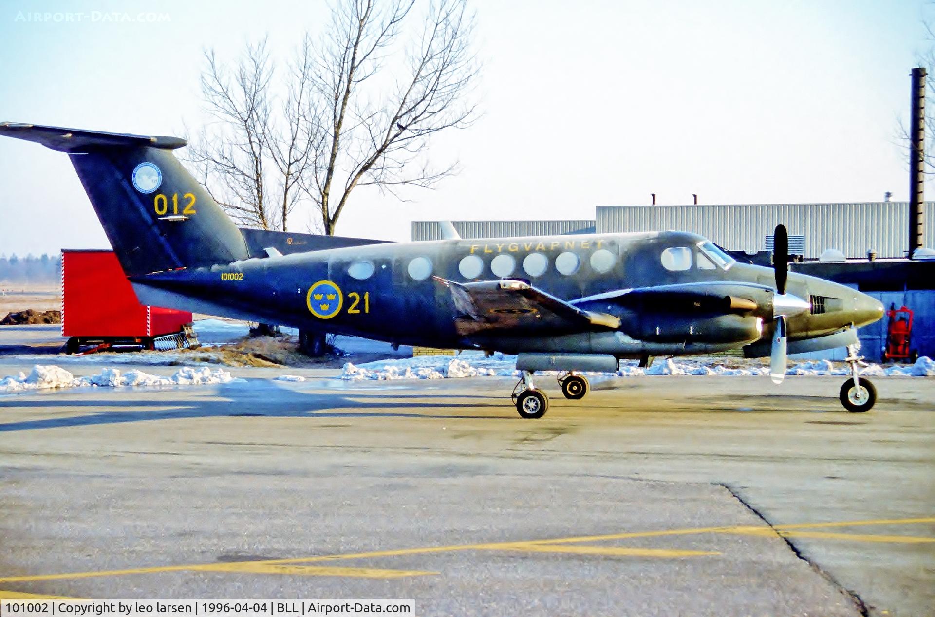 101002, 1979 Beech 200 Super King Air C/N BB-459, Billund 4.4.1996  frosty  mornig.