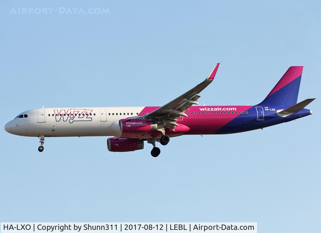 HA-LXO, 2017 Airbus A321-231 C/N 7562, Landing rwy 25R