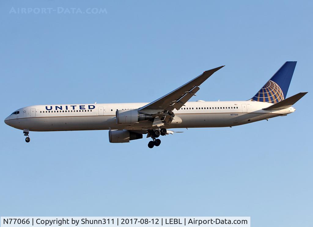N77066, 2002 Boeing 767-424/ER C/N 29461, Landing rwy 25R