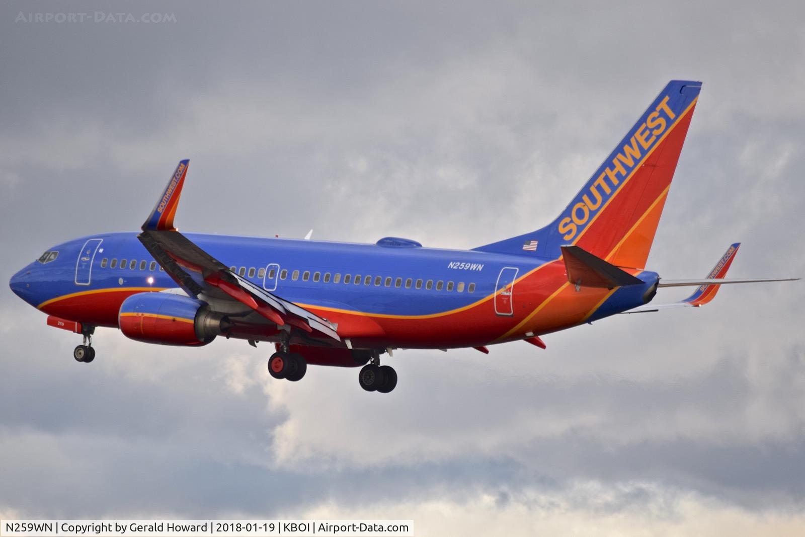 N259WN, 2006 Boeing 737-7H4 C/N 35554, Landing RWY 28R.
