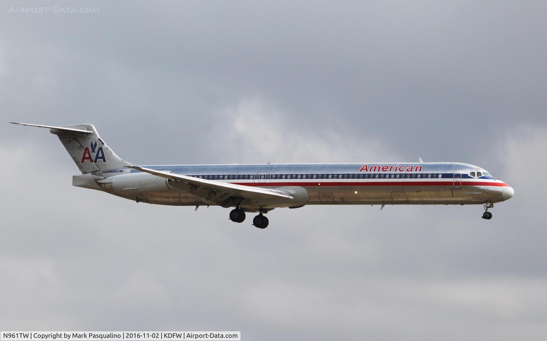 N961TW, 1999 McDonnell Douglas MD-83 (DC-9-83) C/N 53611, MD-83