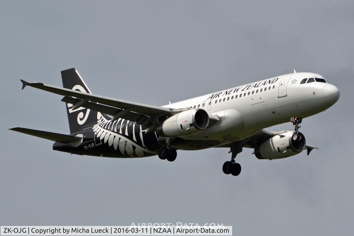 ZK-OJG, 2004 Airbus A320-232 C/N 2173, At Auckland