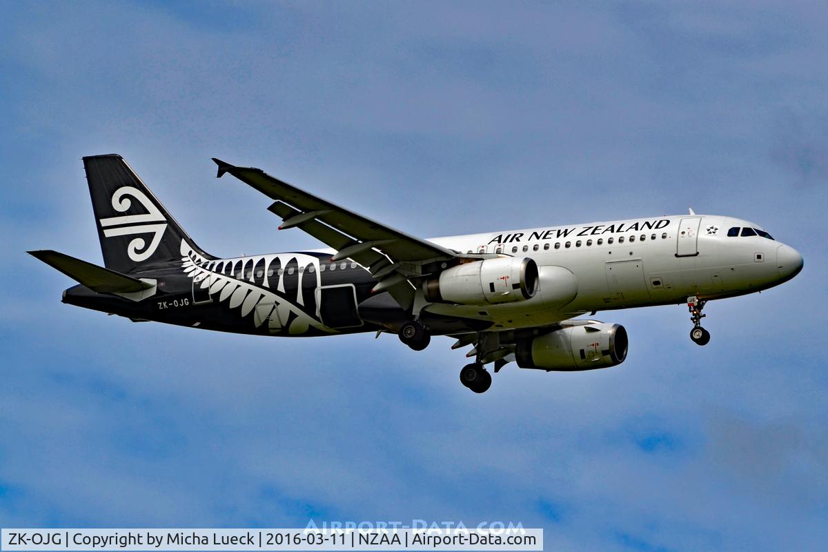 ZK-OJG, 2004 Airbus A320-232 C/N 2173, At Auckland