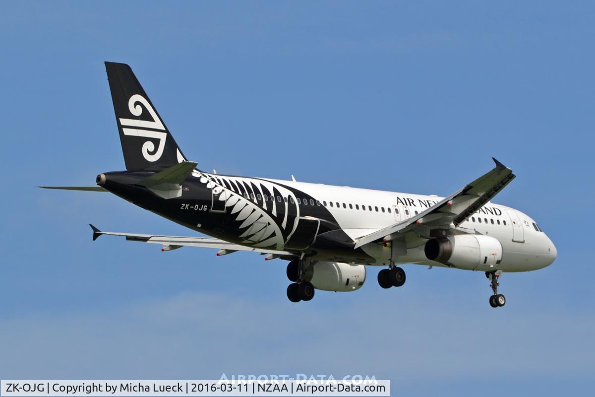 ZK-OJG, 2004 Airbus A320-232 C/N 2173, At Auckland