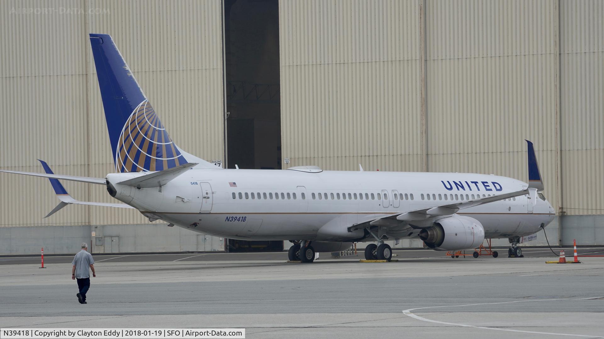 N39418, 2008 Boeing 737-924/ER C/N 33456, SFO 2018.