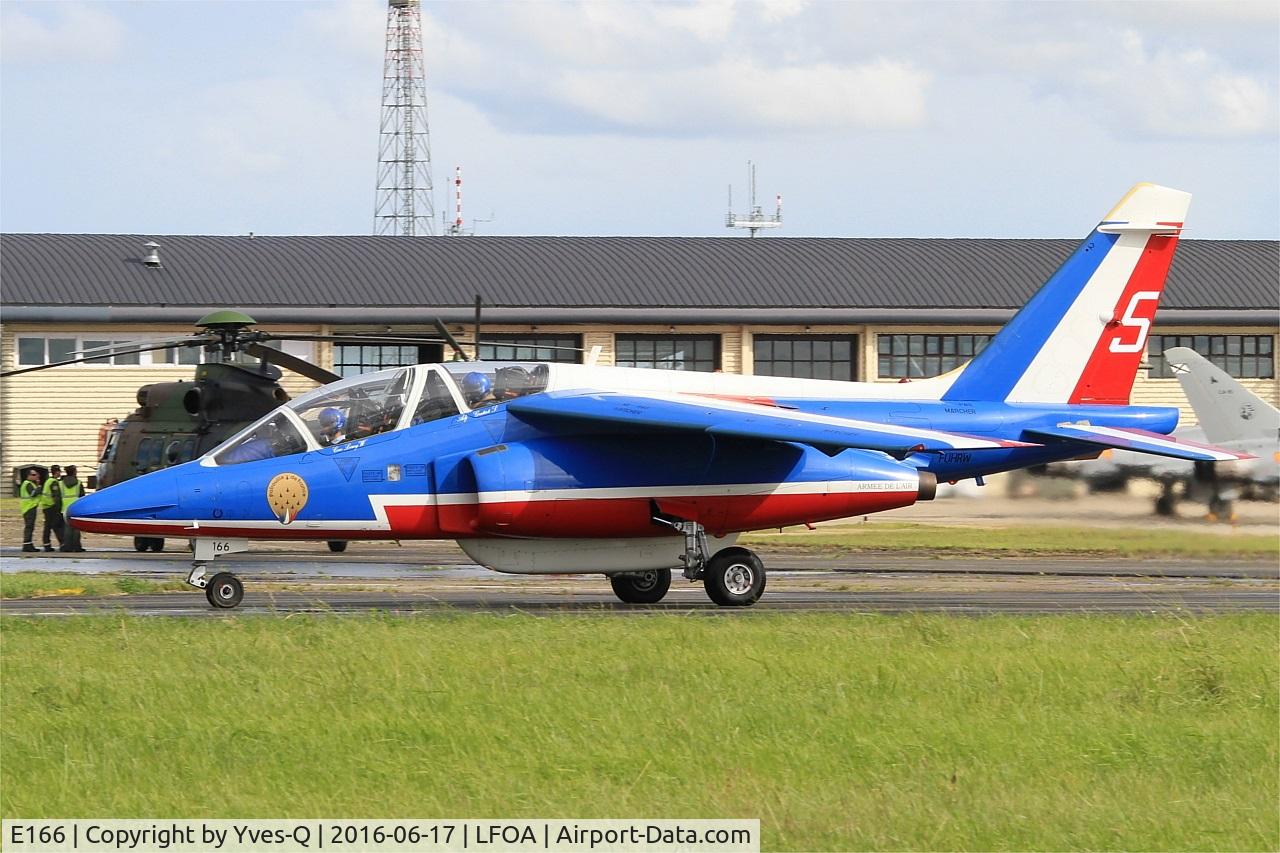 E166, Dassault-Dornier Alpha Jet E C/N E166, Dassault Dornier Alphajet (F-UHRW), Athos 05 of Patrouille de France 2016, Avord Air Base 702 (LFOA) Open day 2016