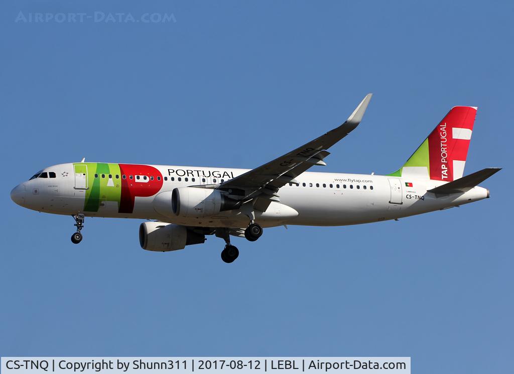 CS-TNQ, 2009 Airbus A320-214 C/N 3769, Landing rwy 25R with sharklets fitted