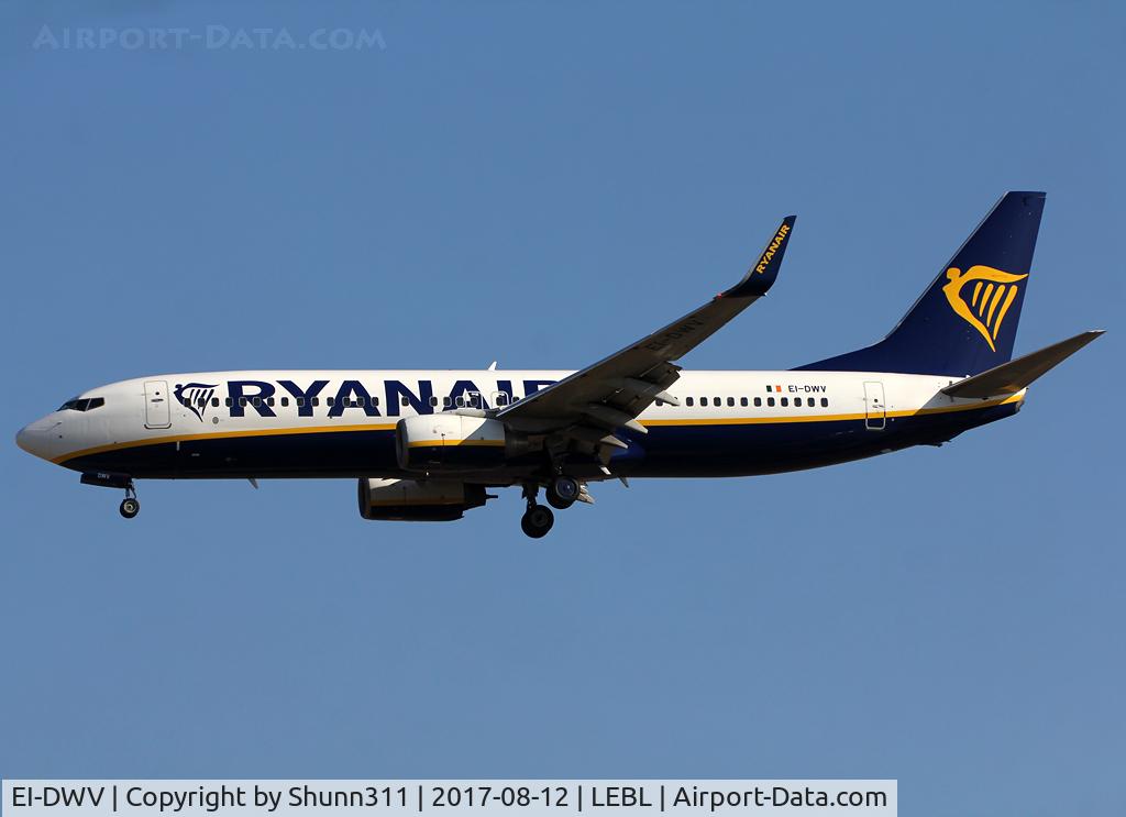 EI-DWV, 2008 Boeing 737-8AS C/N 33627, Landing rwy 25R