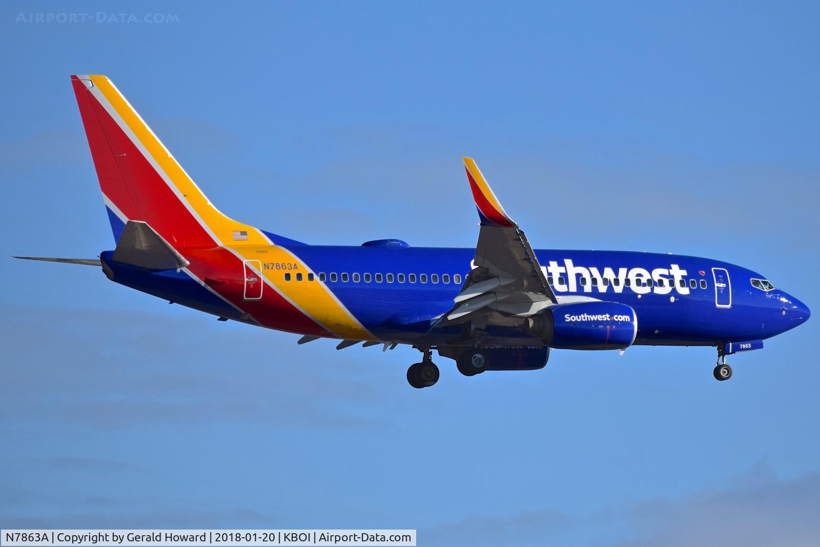 N7863A, 2002 Boeing 737-7Q8 C/N 30644, Landing RWY 10L.