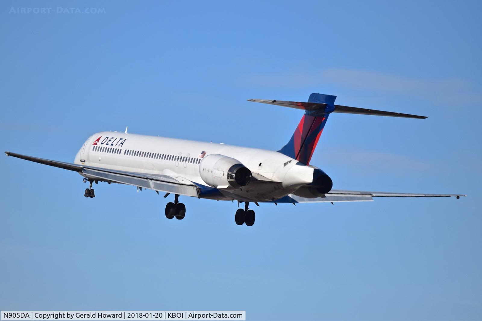 N905DA, 1995 McDonnell Douglas MD-90-30 C/N 53385, Landing RWY 28R.